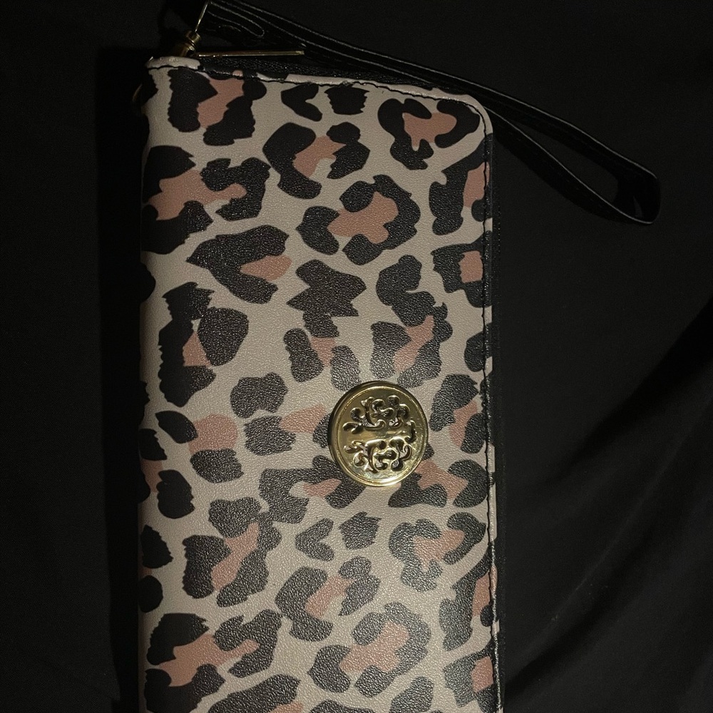 Elegant Leopard Print Wristlet Clutch